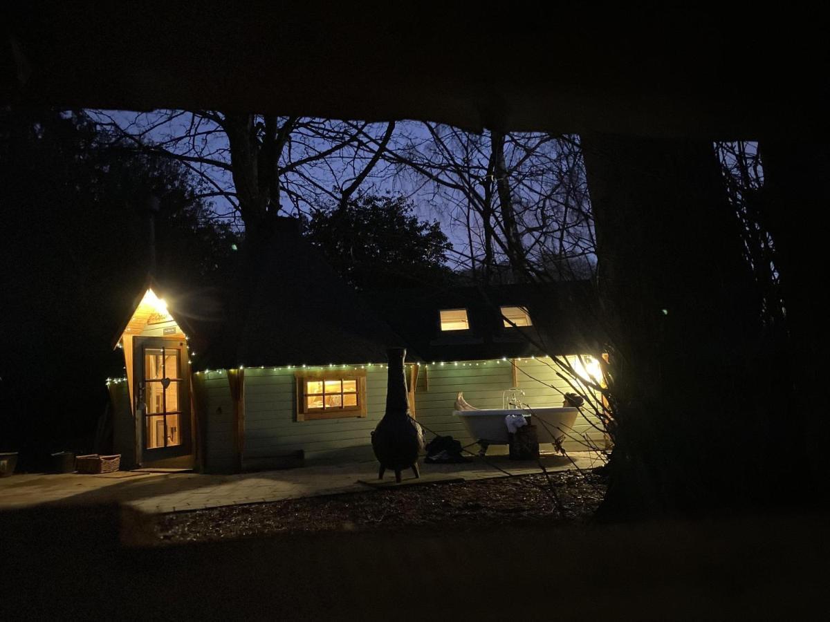 Cozy Carluke Lodge Retreat Exterior photo